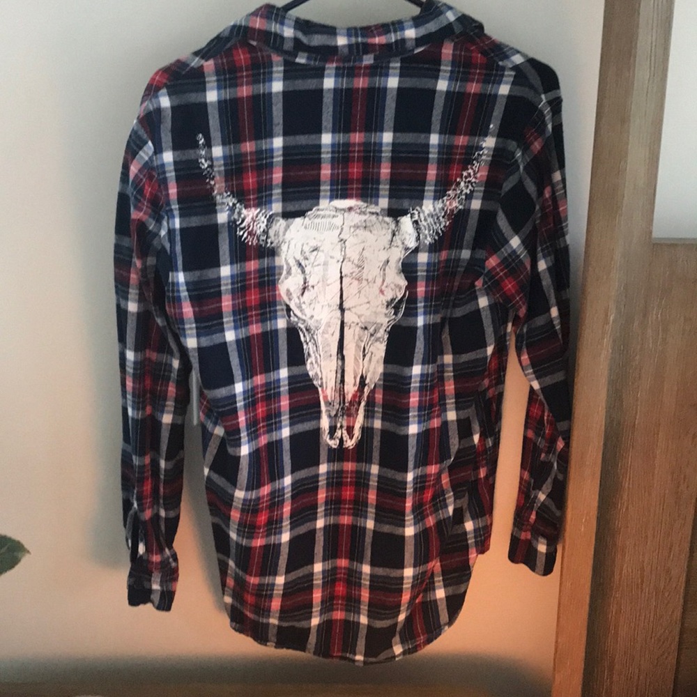 Plaid long sleeve bull skull flannel